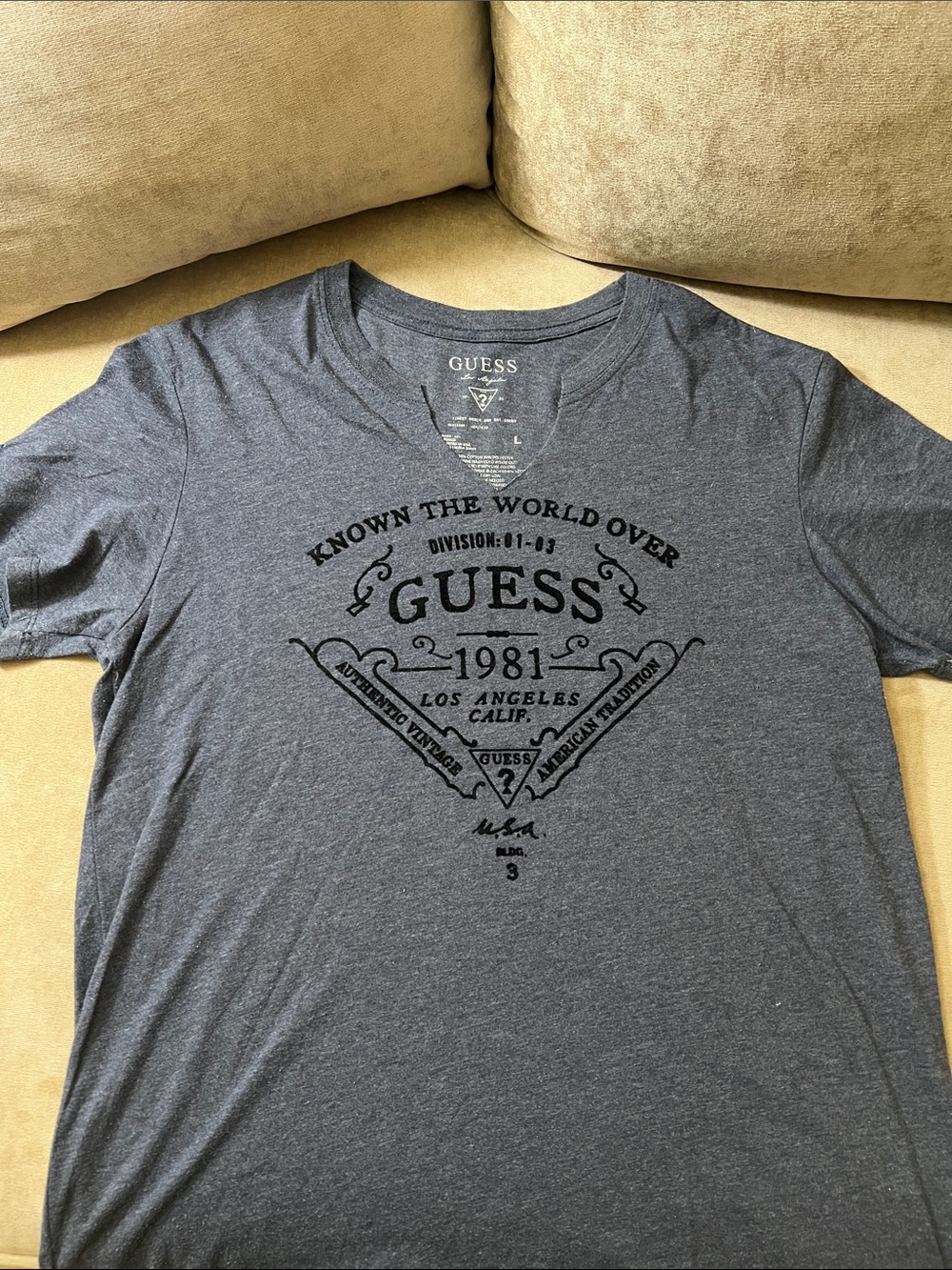Guess Men's Dark Navy Graphic V-Neck Tee Large